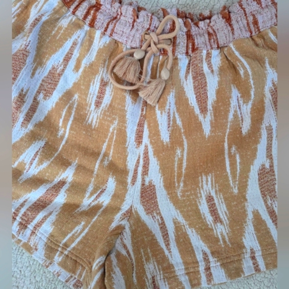 NWOT Aerie High Waist Tan and White Shorts, SIZE L